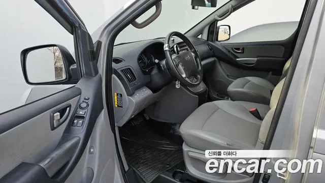 Hyundai Starex 2017 — фото 11