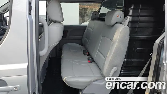Hyundai Starex 2017 — фото 12