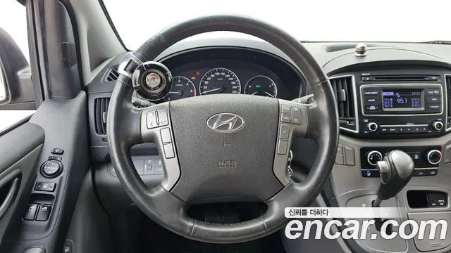 Hyundai Starex 2017 — фото 13