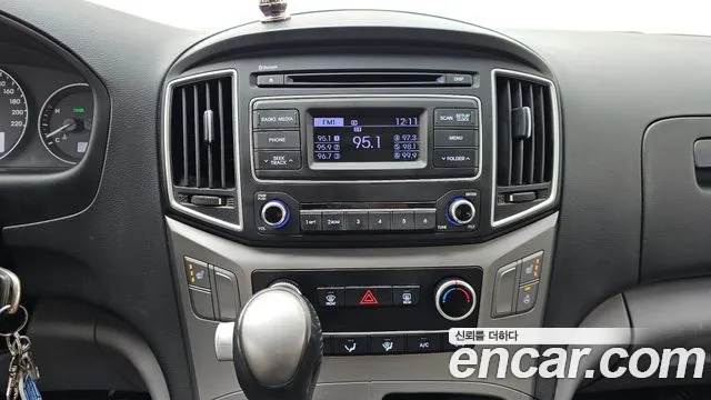 Hyundai Starex 2017 — фото 14