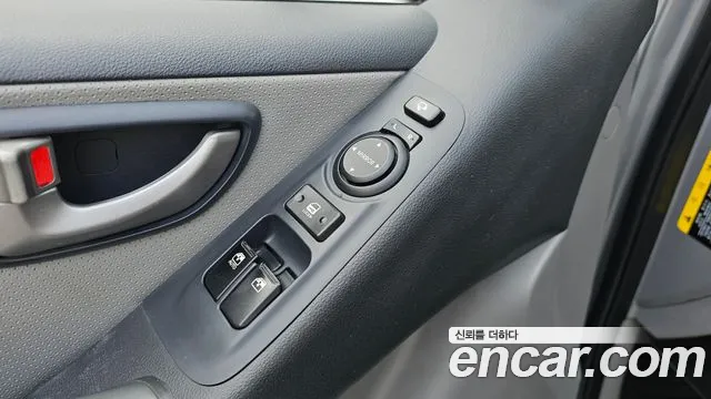 Hyundai Starex 2017 — фото 16