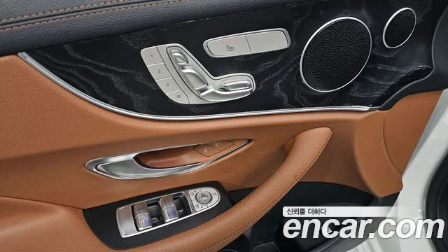 Mercedes-Benz E-Class 2019 — фото 18
