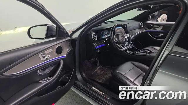 Mercedes-Benz E-Class 2017 — фото 11