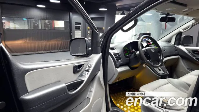 Hyundai Starex 2015 — фото 11