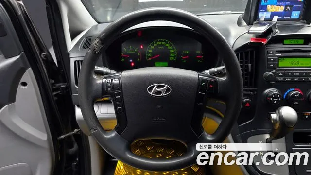 Hyundai Starex 2015 — фото 12