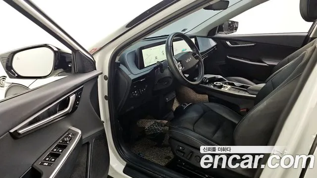 Kia EV6 2022 — фото 10