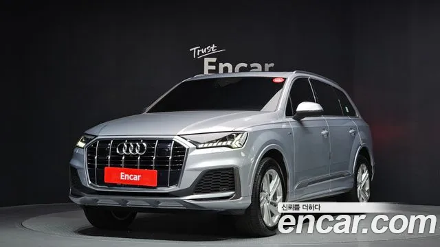 Audi Q7 2020 — фото 1