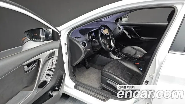 Hyundai AVANTE 2014 — фото 10