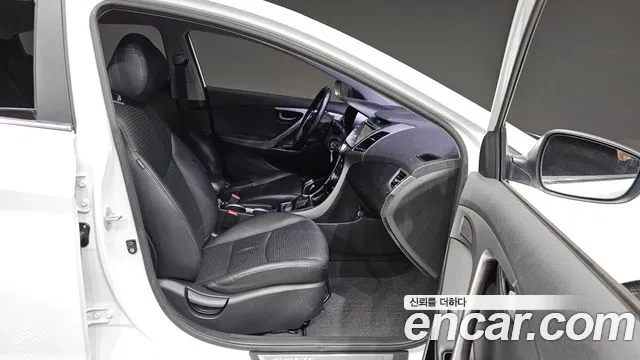 Hyundai AVANTE 2014 — фото 12