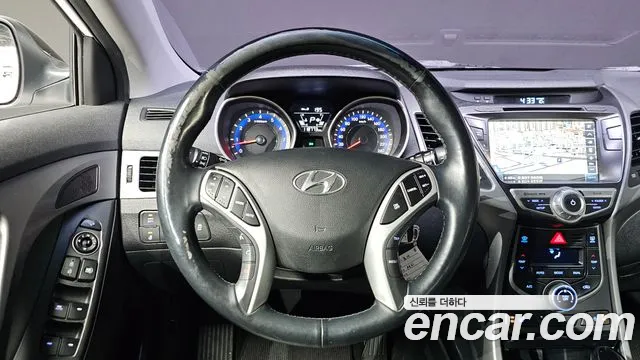 Hyundai AVANTE 2014 — фото 16