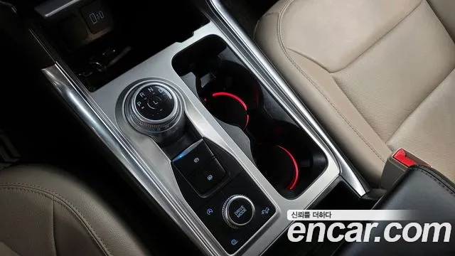 Ford Explorer 2021 — фото 9