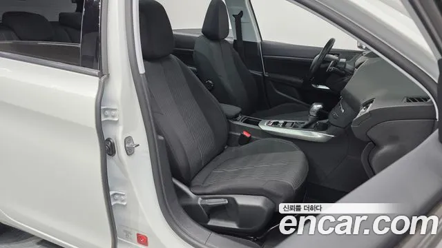 Peugeot 308 2015 — фото 10