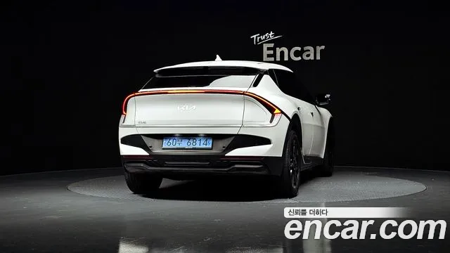 Kia EV6 2025 — фото 4