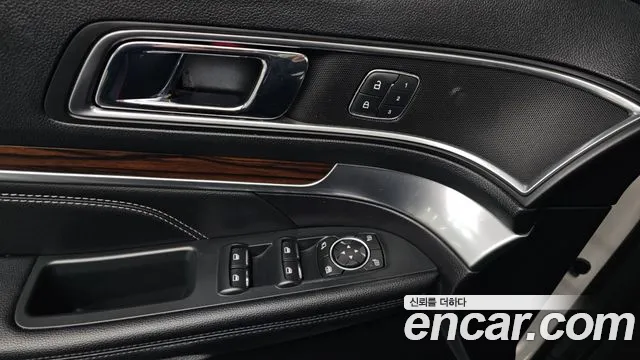 Ford Explorer 2019 — фото 18