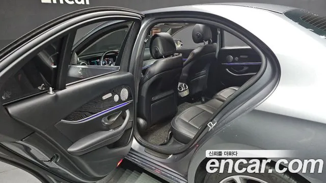 Mercedes-Benz E-Class 2019 — фото 12