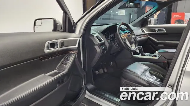 Ford Explorer 2015 — фото 10