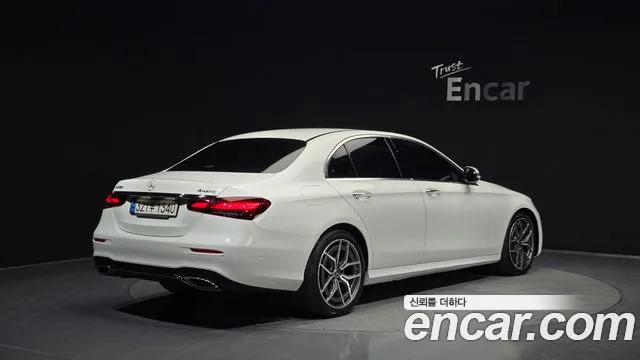 Mercedes-Benz E-Class 2022 — фото 2