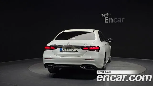 Mercedes-Benz E-Class 2022 — фото 4