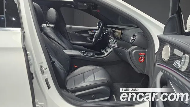Mercedes-Benz E-Class 2022 — фото 10