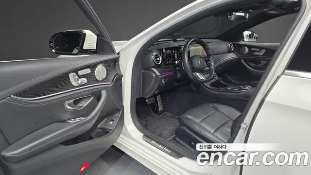Mercedes-Benz E-Class 2022 — фото 11