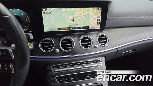 Mercedes-Benz E-Class 2022 — фото 14