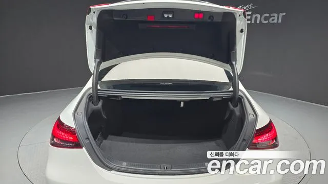Mercedes-Benz E-Class 2022 — фото 20