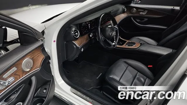 Mercedes-Benz E-Class 2021 — фото 11