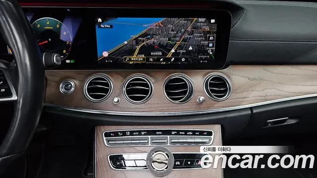 Mercedes-Benz E-Class 2021 — фото 14