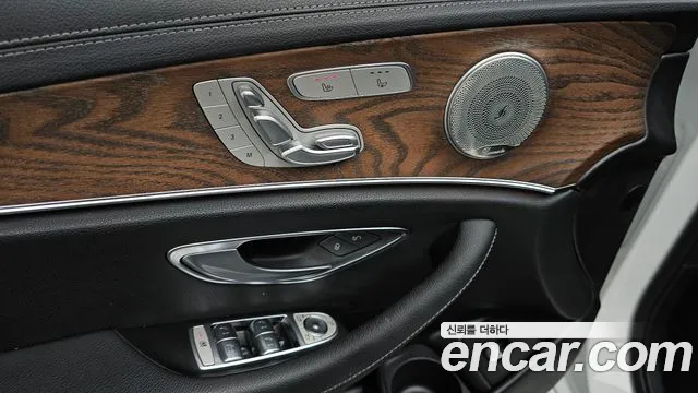 Mercedes-Benz E-Class 2021 — фото 17