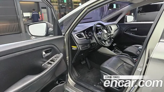 Kia Carens 2018 — фото 11