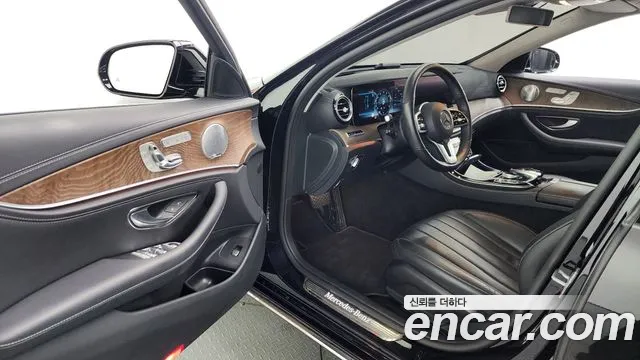 Mercedes-Benz E-Class 2019 — фото 10