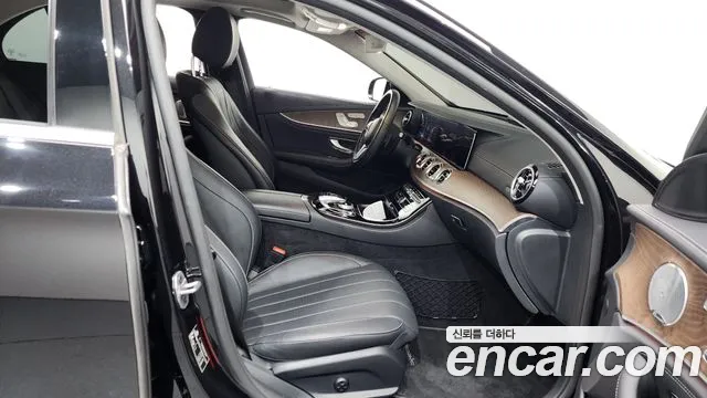 Mercedes-Benz E-Class 2019 — фото 11