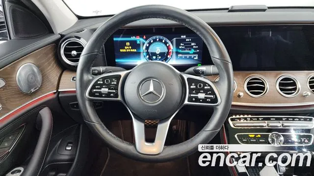 Mercedes-Benz E-Class 2019 — фото 13