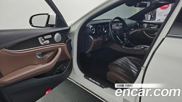 Mercedes-Benz E-Class 2021 — фото 10
