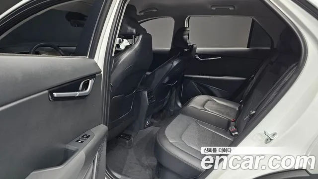 Kia Niro 2022 — фото 11