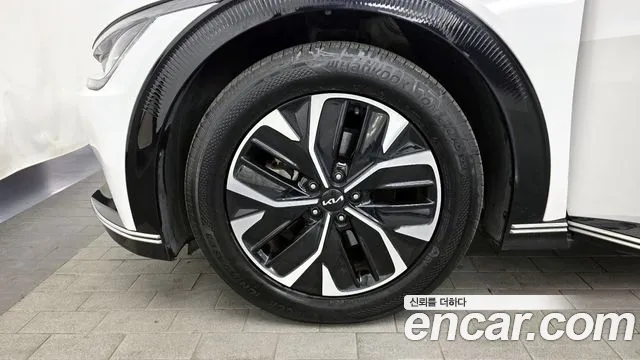Kia EV6 2023 — фото 5