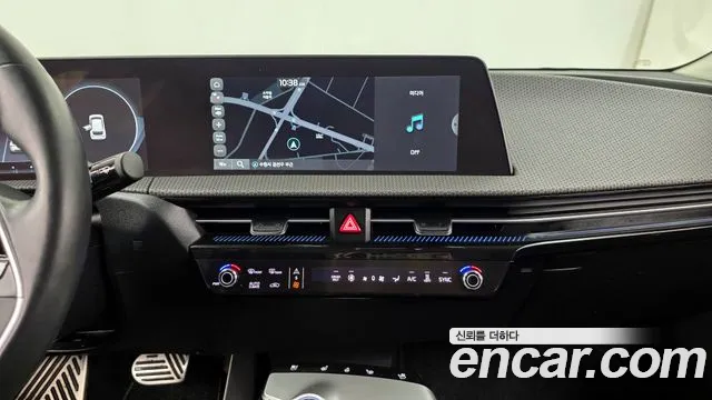 Kia EV6 2023 — фото 14