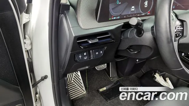 Kia EV6 2023 — фото 17