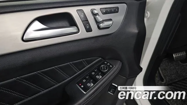 Mercedes-Benz GLE-Class 2017 — фото 17