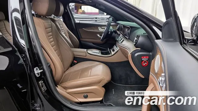 Mercedes-Benz E-Class 2021 — фото 11