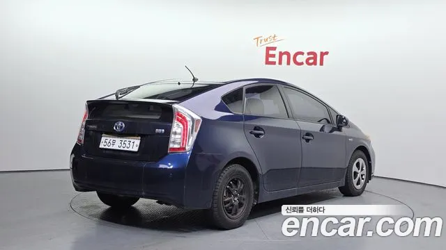 Toyota Prius 2012 — фото 2