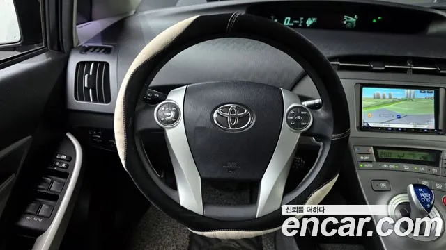 Toyota Prius 2012 — фото 17