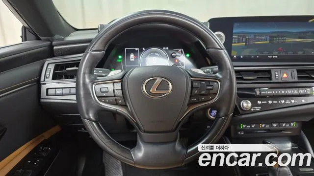 Lexus ES 2022 — фото 13