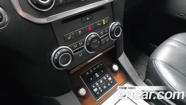 Land Rover Discovery 2016 — фото 16
