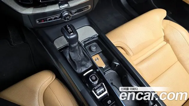 Volvo XC60 2020 — фото 9