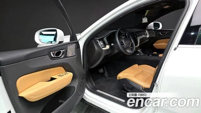 Volvo XC60 2020 — фото 10