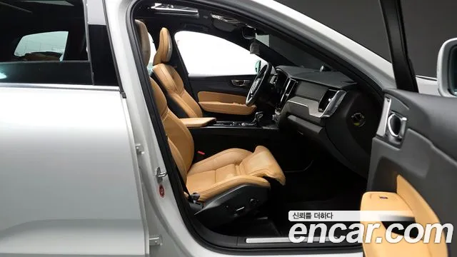 Volvo XC60 2020 — фото 11