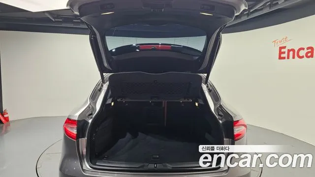 Maserati Levante 2018 — фото 20