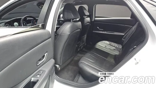 Hyundai AVANTE 2021 — фото 12