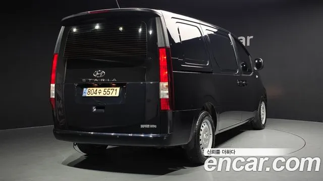 Hyundai Staria 2023 — фото 2